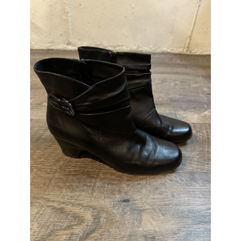 Clarks Artisan Leyden Leather Heeled Ankle Booties Sz 8.5 Black Buckle Zip